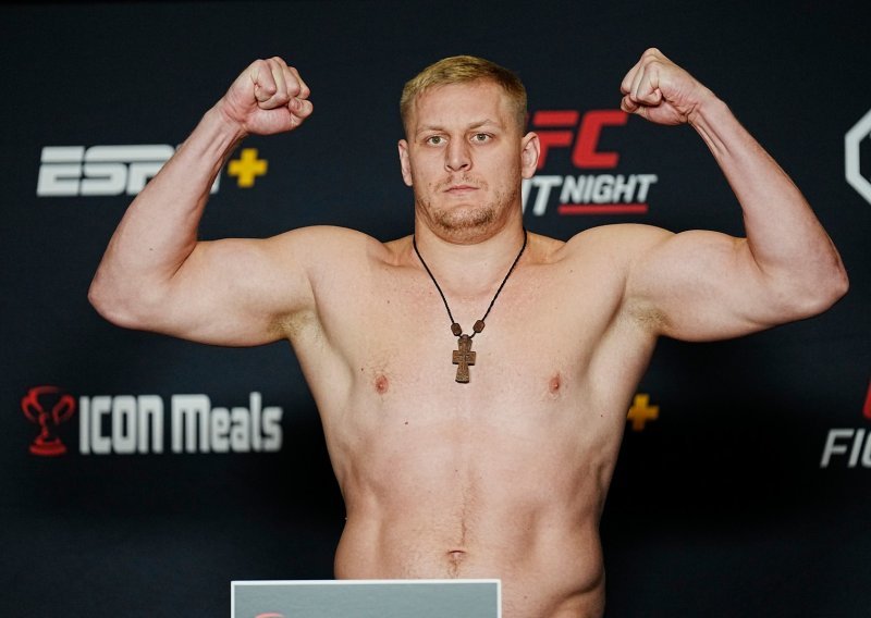 UFC ima novog 'monstruma' teške kategorije; Rus još jedan meč okončao brutalnim udarcima