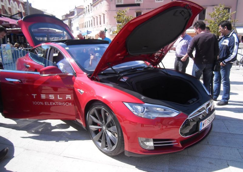 Tesla Model S krcat problemima na maraton-testu