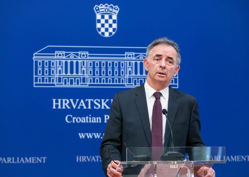 Pupovac prozvao Bulja zbog uzvikivanja ustaškog pozdrava u Saboru