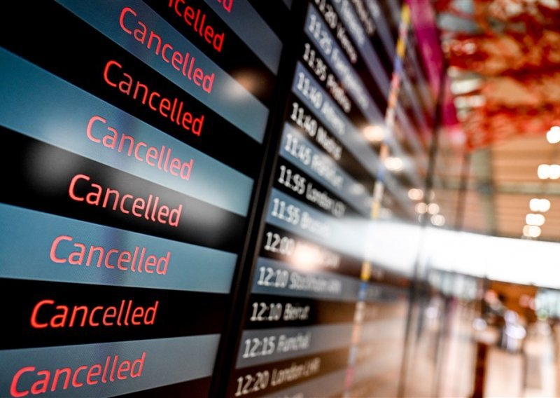 Štrajka se u zračnim lukama Hamburg i Berlin zbog plaća, letovi prizemljeni