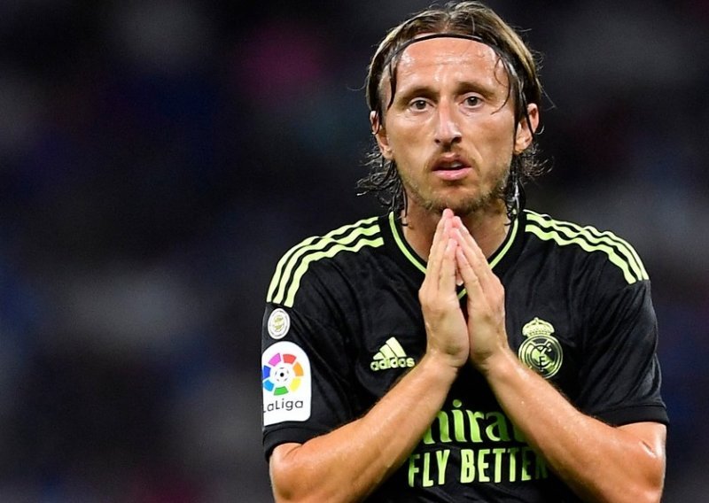 Luka Modrić i dalje čeka novi ugovor, ali pojavio se problem: Vjerujte mi...