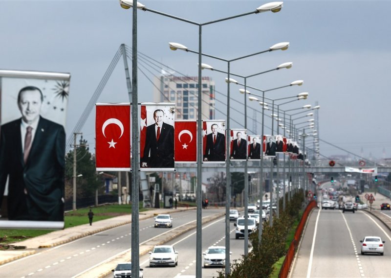 Turska uhitila više od 100 ljudi, među njima članova oporbe, zbog veza s terorizmom