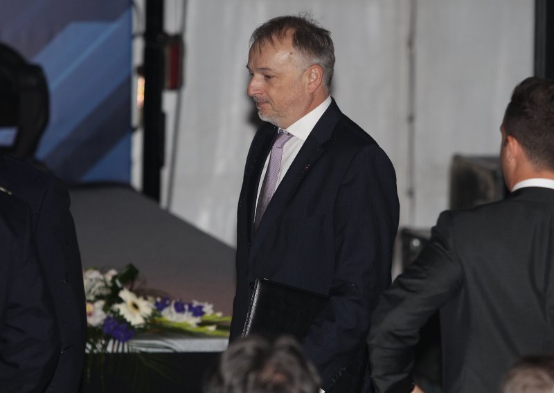 Vlada: Hernadi nije sudjelovao u razgovorima o mogućem otkupu dionica MOL-a