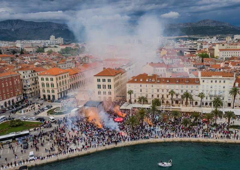 Nadrealne fotografije dočeka juniora Hajduka snimljene iz zraka