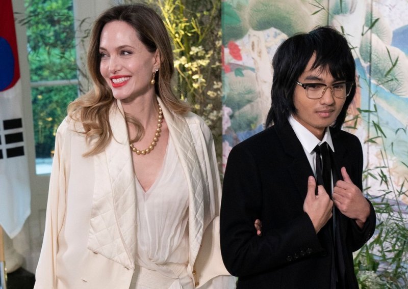 Elegantna Angelina Jolie blista od ponosa u društvu najstarijeg sina