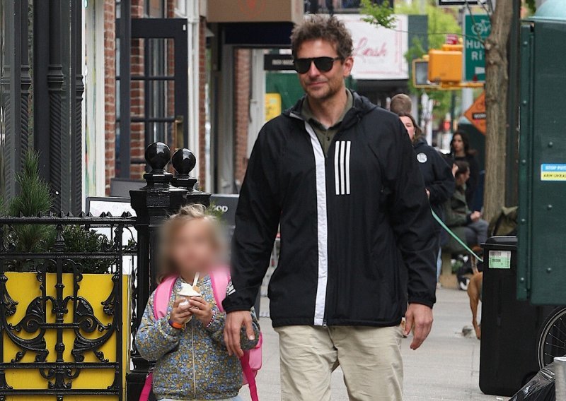 Bradley Cooper je tata od formata: U šetnji s preslatkom kćerkom