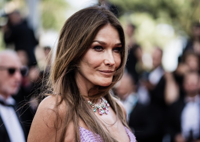 Carla Bruni ne krije ponos zbog sinovog uspjeha: Diplomirao na prestižnom sveučilištu