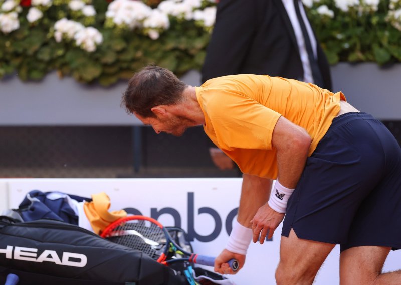 Andy Murray doživio najteži poraz u karijeri, a ispade bijesa nije mogao obuzdati