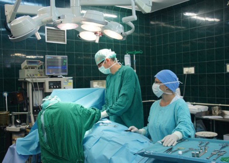 Liječnici u Poljskoj odstranili cistu na jajniku tešku 100 kilograma