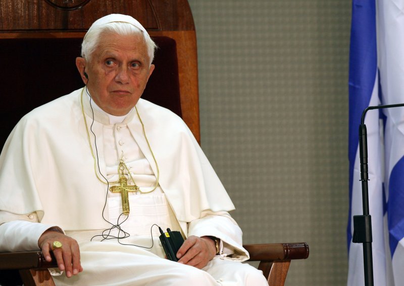 Papa osudio 'kukavički čin'