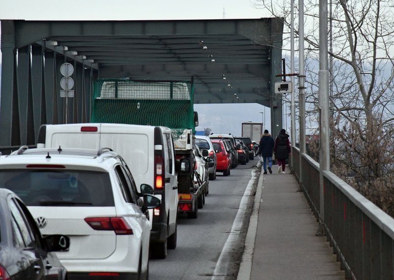 Državljanki BiH odbijen ulazak u Hrvatsku, krivotvorila granične pečate