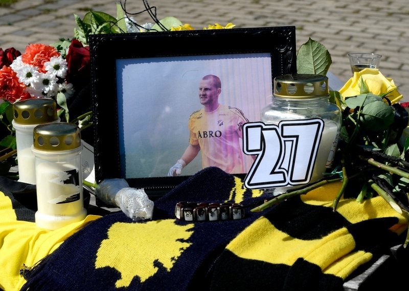 Prošlo je deset godina od njegove smrti, ali u AIK-u nisu zaboravili Ivana Turinu