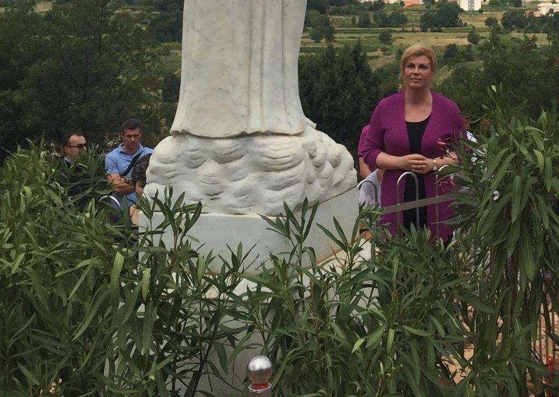 Predsjednica na Facebooku podijelila fotografiju iz Međugorja