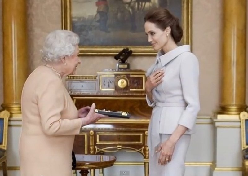 Kraljica Elizabeta II Angelinu Jolie odlikovala počasnom titulom