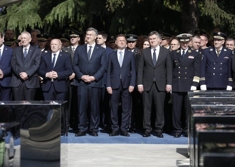 Plenković u Okučanima zajedno s Milanovićem; komentirao posjet Ane Brnabić