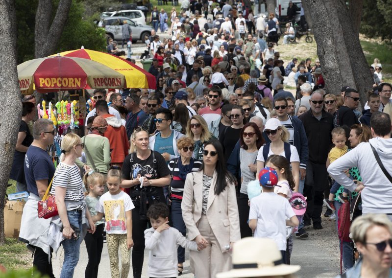 Splićani tradicionalno na Marjanu za Praznik rada; poslijepodne slave na Blatinama