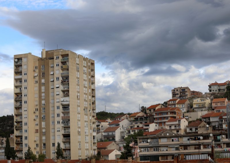 Kiša i grmljavina i danas, pogledajte gdje će najviše padati