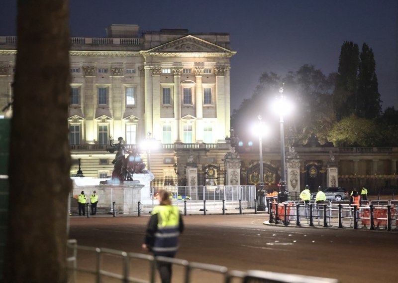 Eksplozija ispred Buckinghamske palače, jedna osoba uhićena