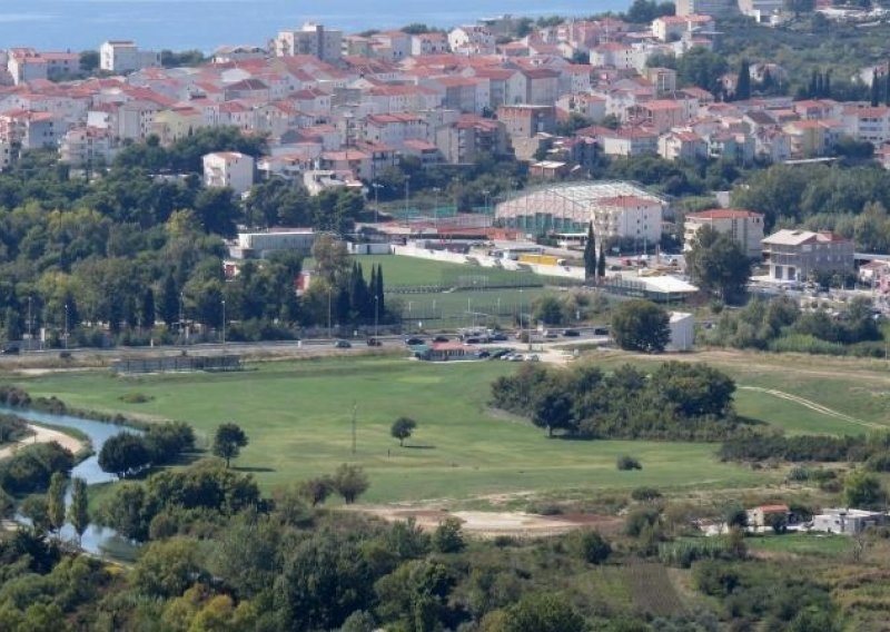 'Baldasar divljački nasrće na golf'