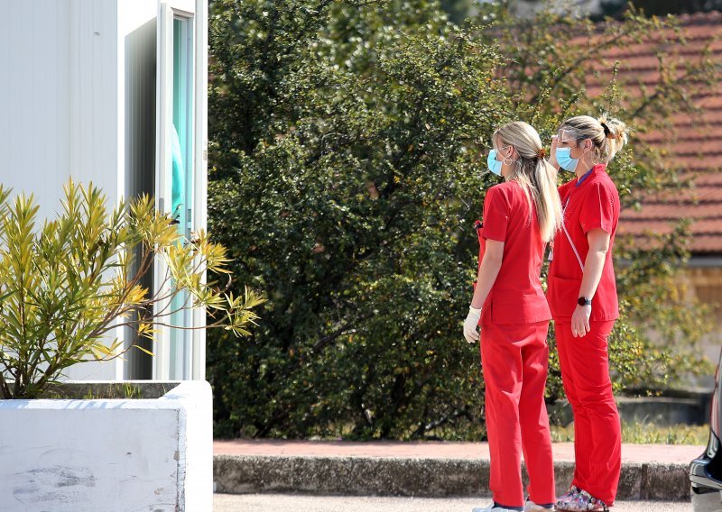 Medicinske sestre prosvjeduju ispred bolnica, moguć je i štrajk