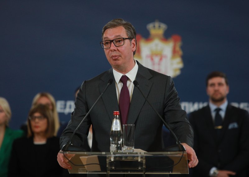 Vučić: Iznenađen sam popularnošću u Hrvatskoj, nosim im klikove