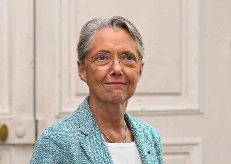 Elisabeth Borne ostaje francuska premijerka