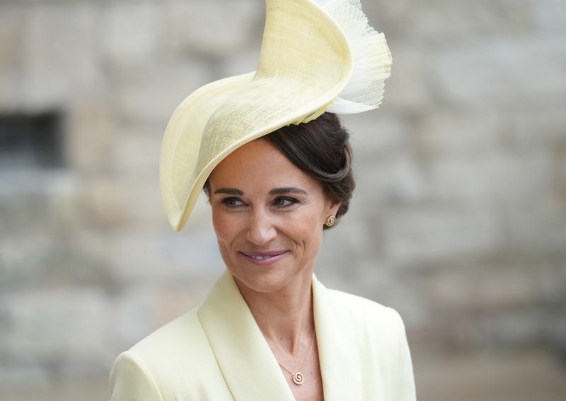 Pippa Middleton privlačila poglede u žutom izdanju, sličnom onom u kojem je ranije viđena Kate