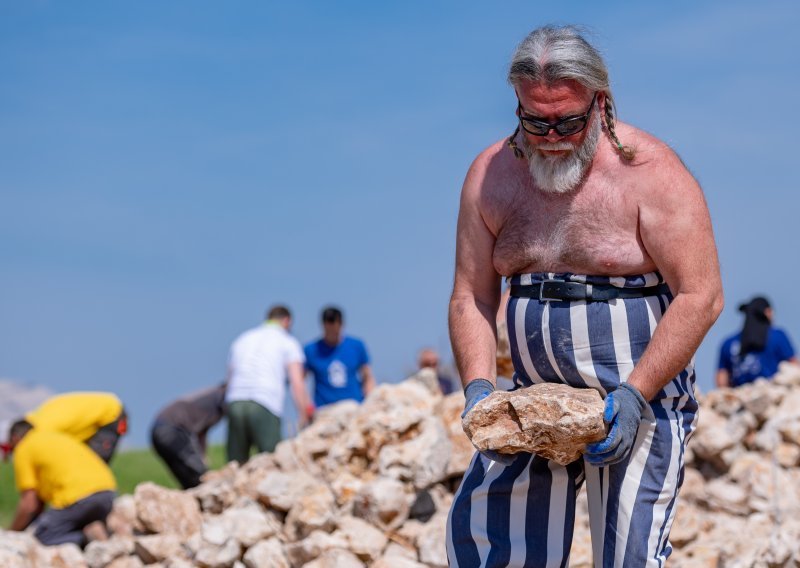 Održano prvenstvo Hrvatske u gradnji suhozida, pobijedili Vlaji iz Sinja