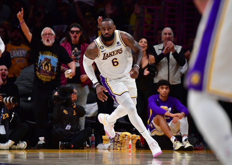 LeBron Jamesu ovo se nikad nije dogodilo u karijeri, LA Lakersi svejedno slavili; poveo i Miami