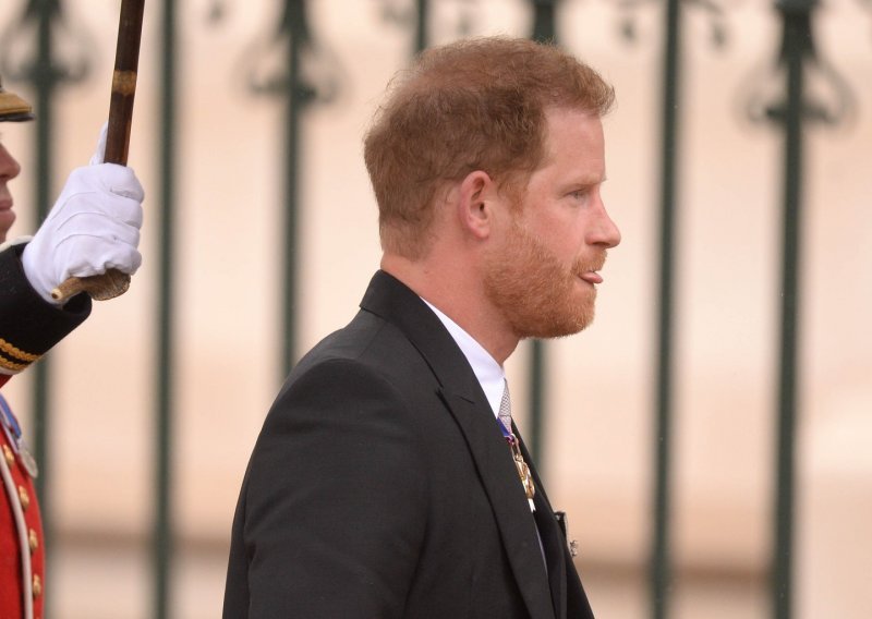 Požurio se kući: Princ Harry sjeo je u avion već sat vremena nakon ceremonije