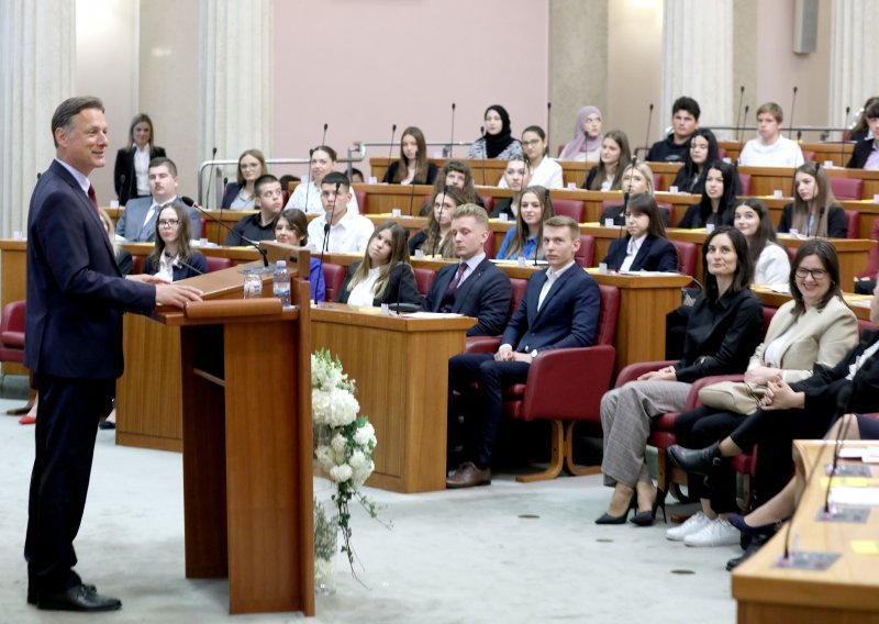 Jandroković: 'Od političara se traži da zna ponuditi odgovore na izazove današnjice'