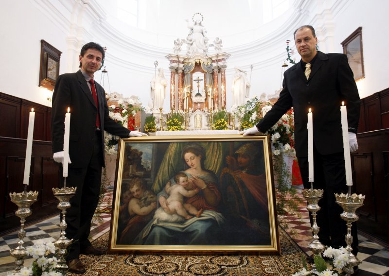 Ukradena slika Bogorodice vraćena samostanu