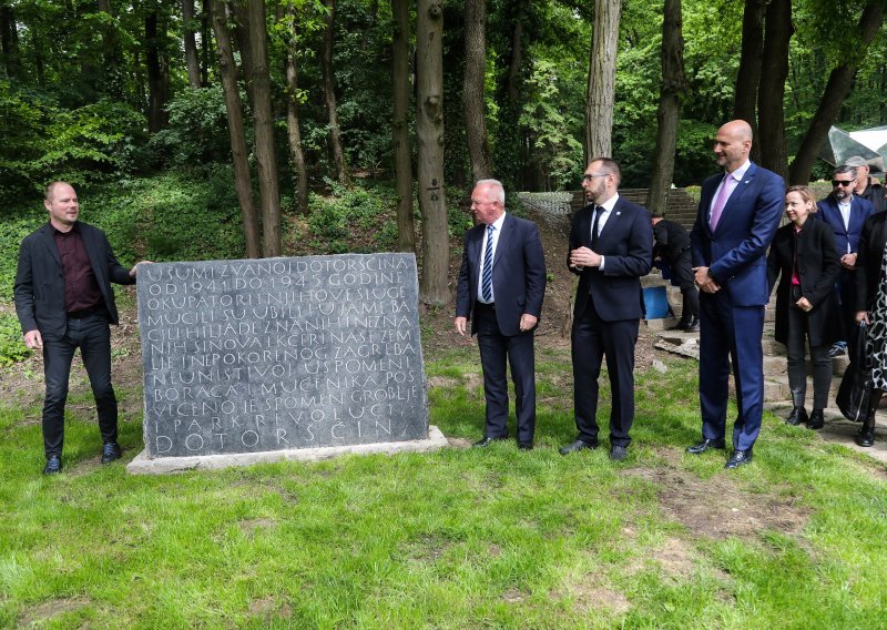 Tomašević i Habulin na Dotrščini otkrili spomen-ploču žrtvama ustaškog režima