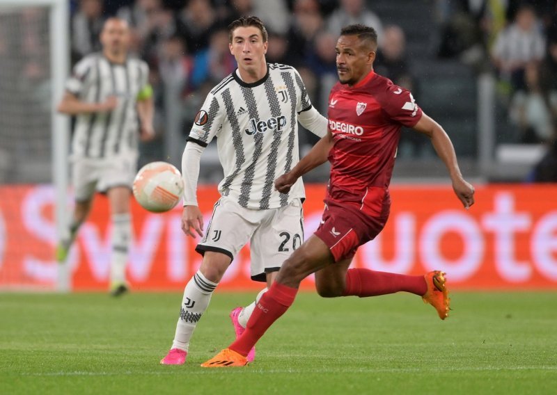 Rakitićevu Sevillu sekunde dijelile od pobjede kod Juventusa; Roma bolja od Bayera