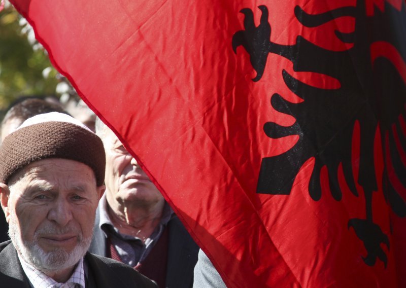 Tisuće Kosovara traže oslobađanje Haradinaja