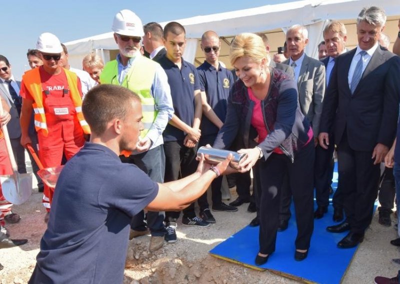 Predsjednica položila kamen temeljac za novi putnički terminal u Gaženici