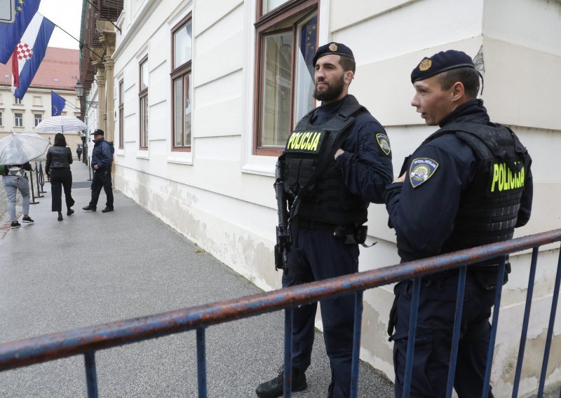 Plenković kaže da prijete njemu i Vladi, interventna policija pred Banskim dvorima