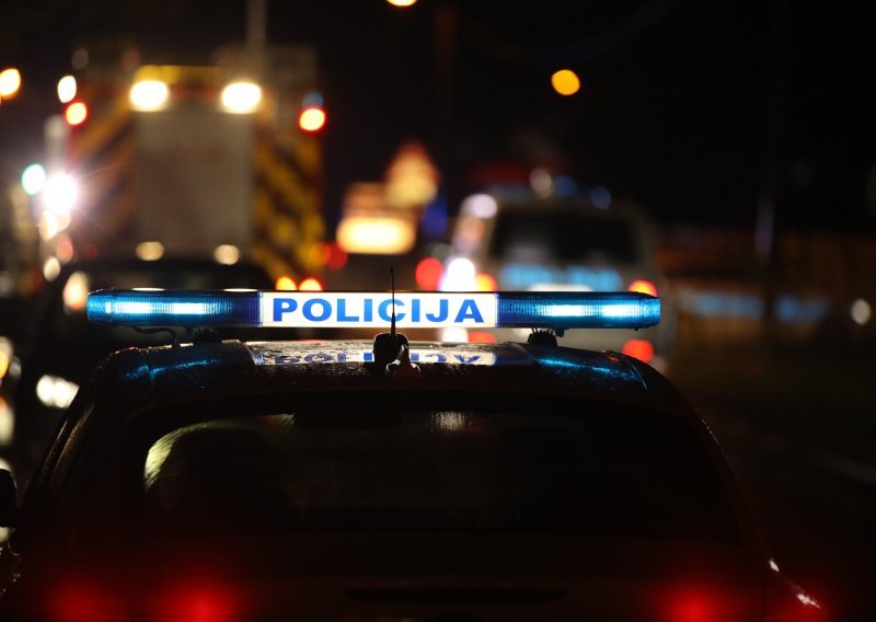Došli je uhititi zbog droge, a žena u Splitu nasrnula na policajca