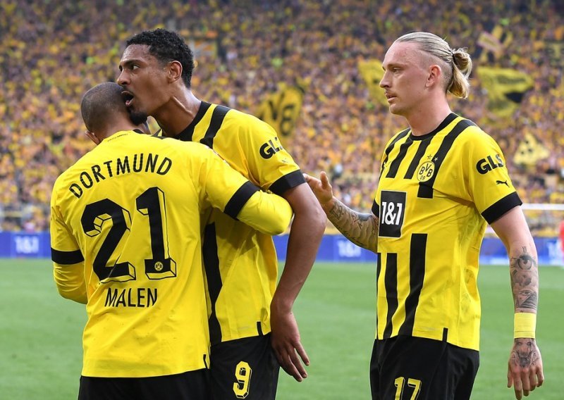Borussia Dortmund opet za petama Bayernu