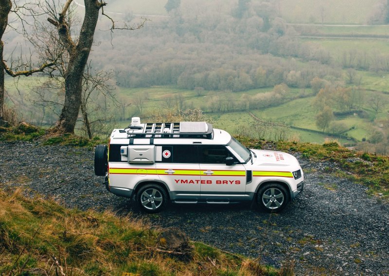 Land Rover Defender 130 za Britanski Crveni križ: Jedinstveni terenac pomaže ljudima u nevolji