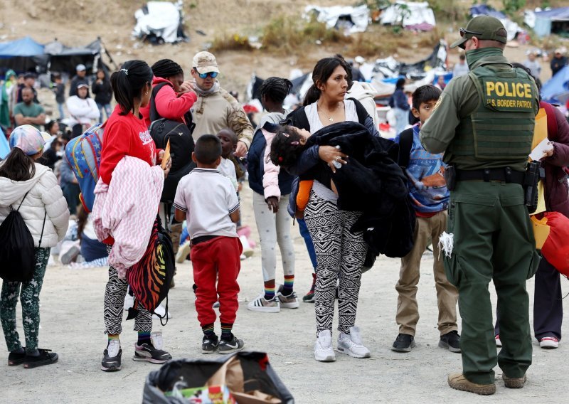 SAD najavio 'strože posljedice' za nezakonit prelazak granice s Meksikom