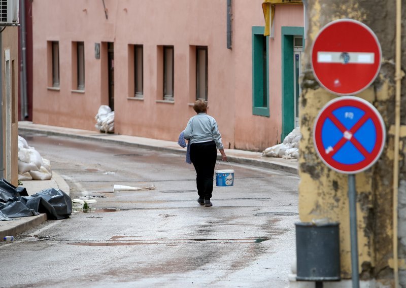 U Lici su sve ceste prohodne osim kosinjskih, rijeka Lika i dalje polako raste