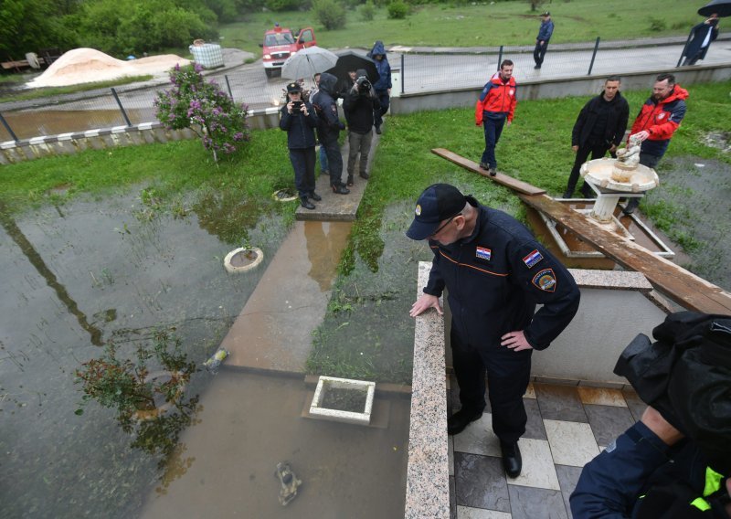 Božinović: Situacija u poplavljenom Gračacu je ozbiljna