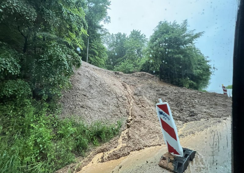 Opasno i u Sloveniji: Izlile se Krka i Kupa, uz hrvatsku granicu prijete klizišta