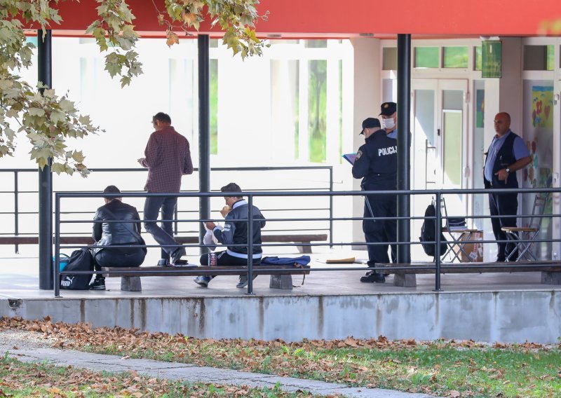 Osuđeni roditelji koji dječaku nisu dali da nosi masku u školi tijekom epidemije