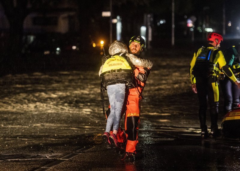Katastrofa u Italiji: Čak osmero poginulih i 4000 evakuiranih, tijela pronalaze u Jadranu