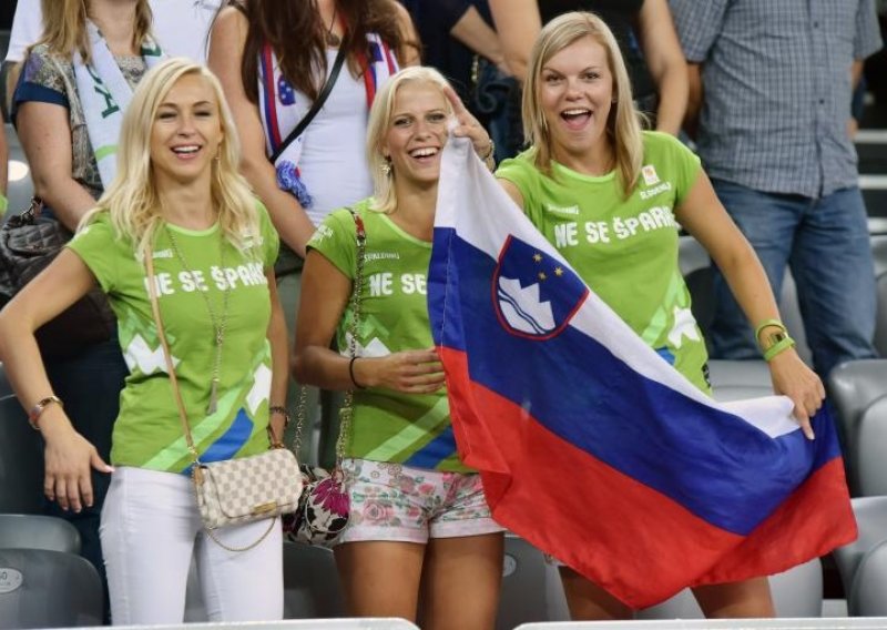 Lijepe Slovenke u zagrebačkoj Areni uživaju u Eurobasketu