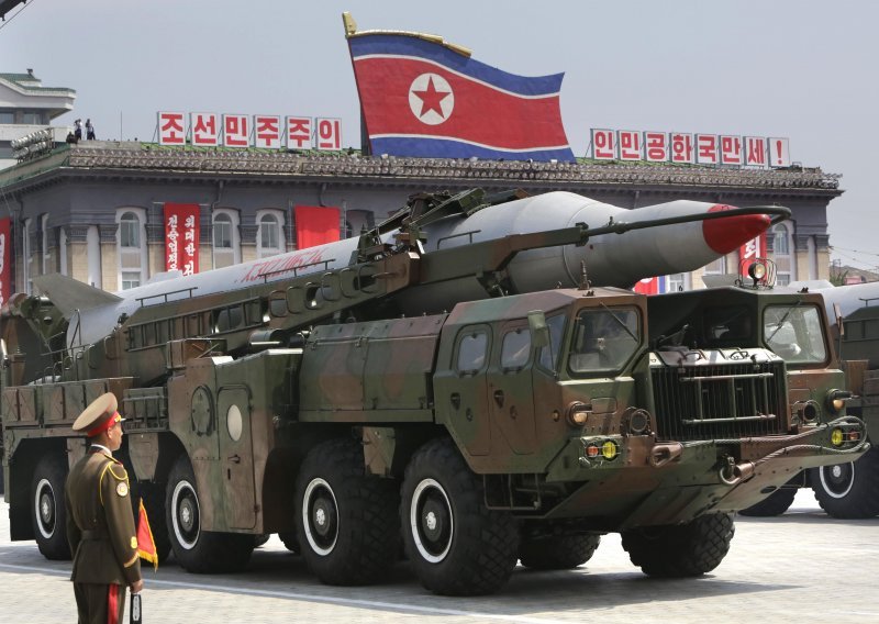 Sjeverna Koreja naredila testiranje bojne glave i raketa