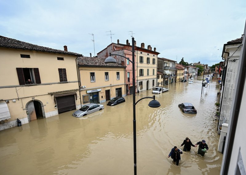Tragedija u Italiji: Broj mrtvih u poplavama narastao na 14