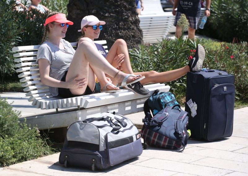 Split uvodi kazne za turiste: 300 eura za spavanje u parku, 150 za povraćanje